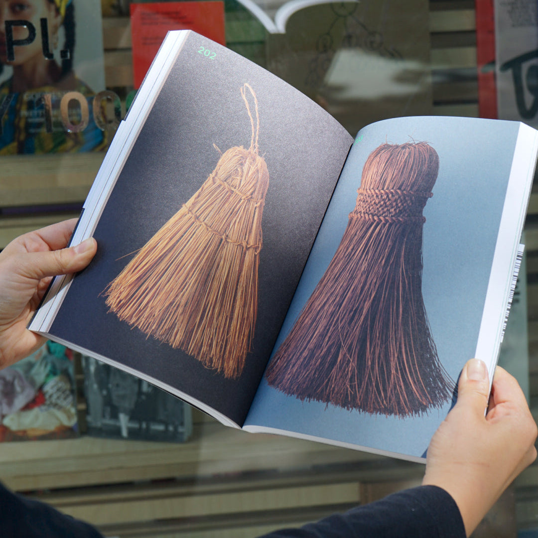 Im Besengebiet / Field of Brooms: Handbesen aus aller Welt / Hand Brooms across Cultures