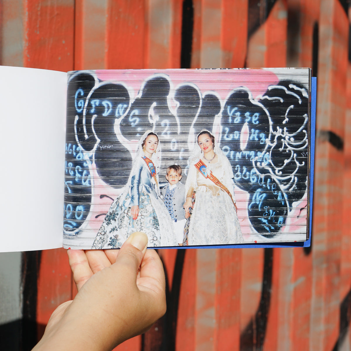 Grafitis y Falleras - Ricardo Cases
