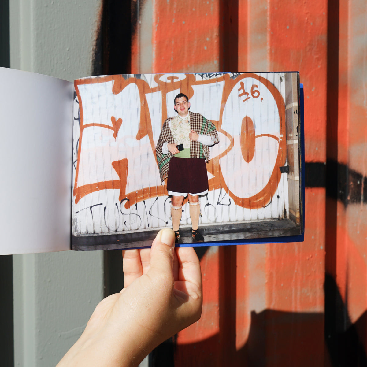 Grafitis y Falleras - Ricardo Cases
